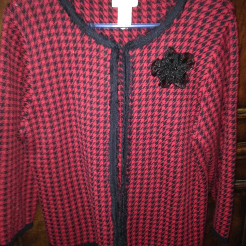 Sweater with black rose